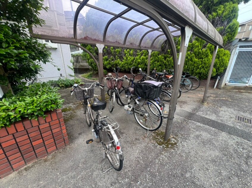 駐輪場 ハイツアサカワ