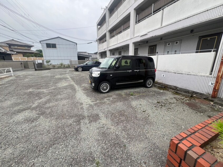 駐車場 ハイツアサカワ