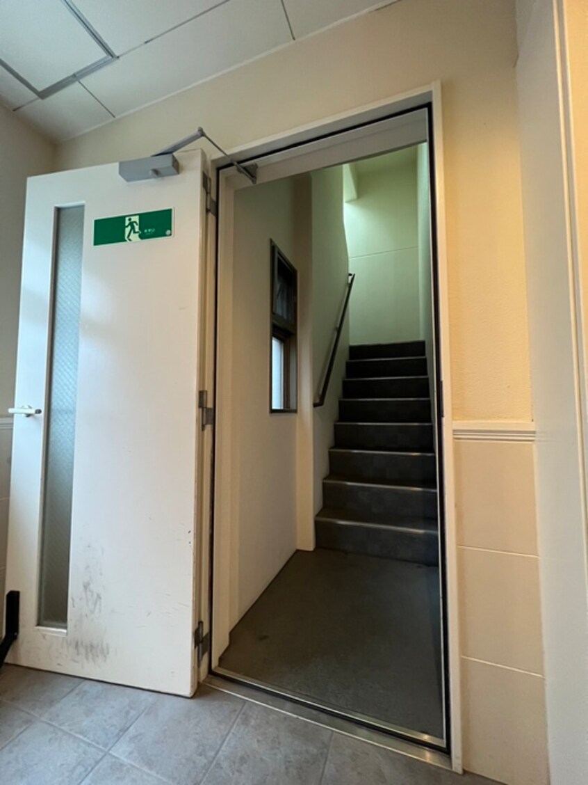 エントランス部分 L｀PUR Buil