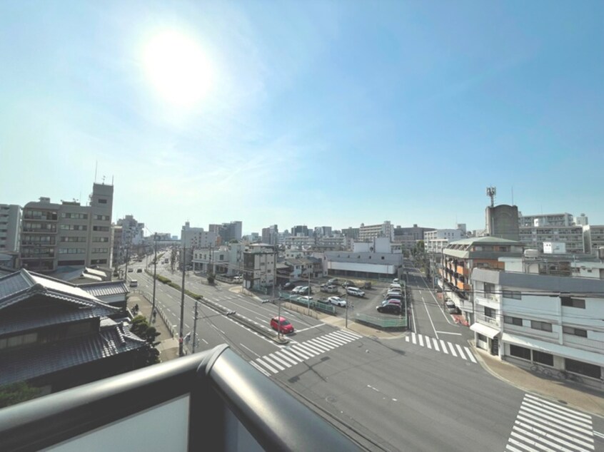 室内からの展望 ﾌﾟﾚｻﾝｽ新大阪ｲｵﾘｱ(722)