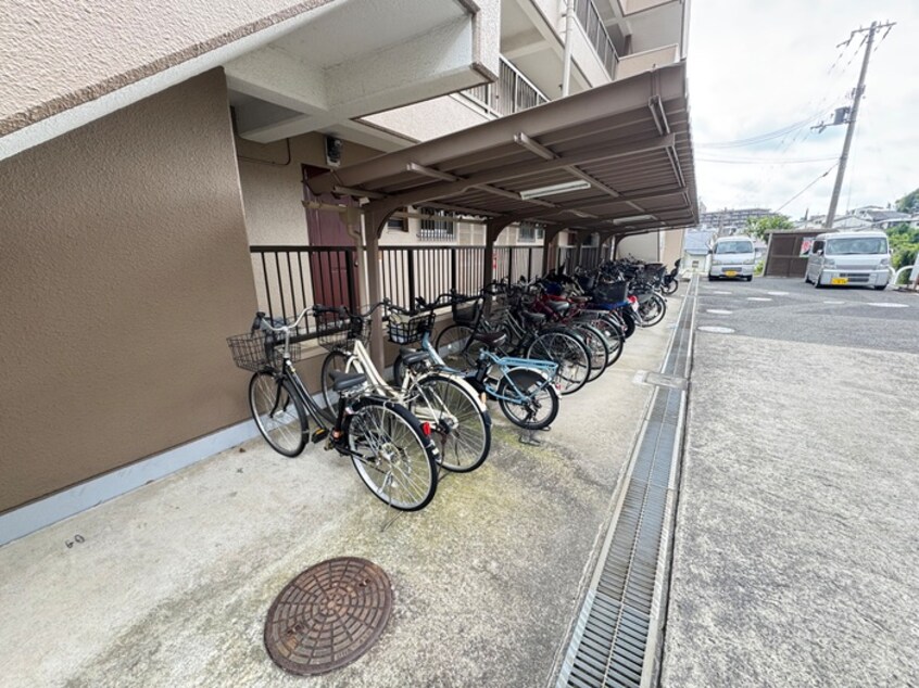 駐輪場 高塚増田ﾊｲﾂ