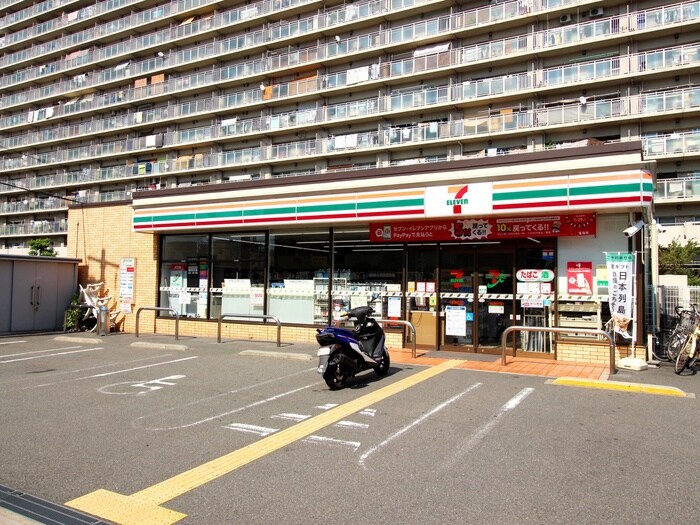 セブンイレブン 大阪三国本町３丁目店(コンビニ)まで174m S-RESIDENCE新大阪WEST