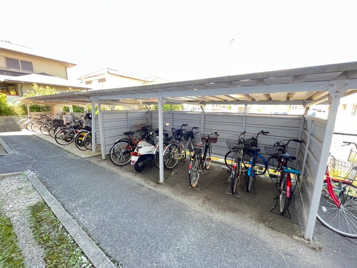 駐輪場 ロイヤルハイツ