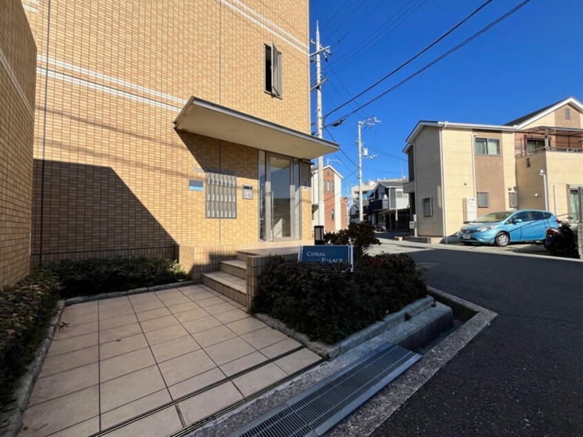 エントランス部分 コ－ラルパレス