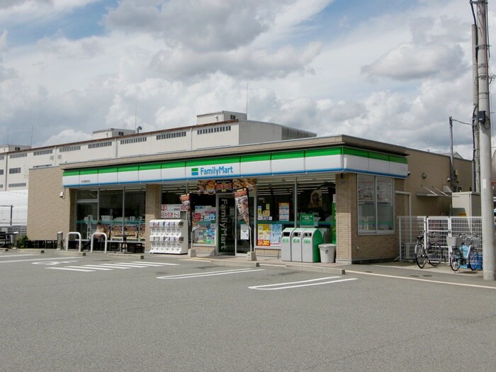 ファミリーマート池田豊島南店(コンビニ)まで730m クローバーハイツ豊島