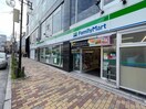 ファミリーマート守口市駅前店(コンビニ)まで47m 川島第１３ビル