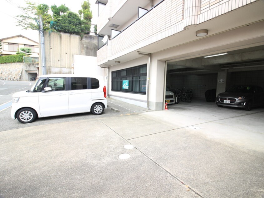 駐車場 ベルビューレ千里山３番館