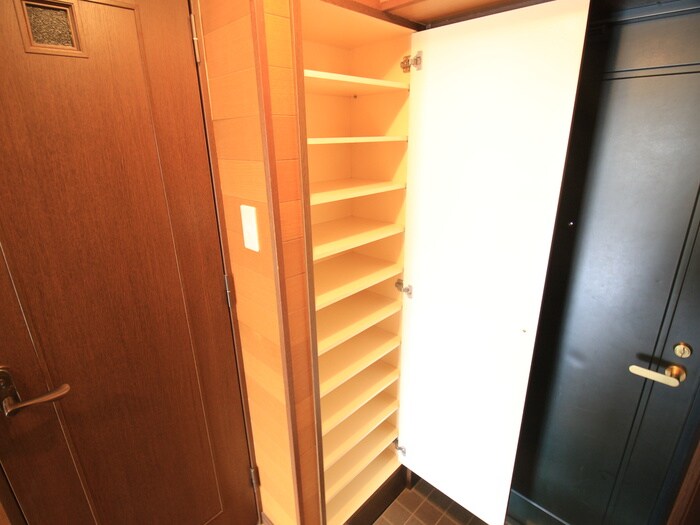 靴箱 ベルビューレ千里山３番館