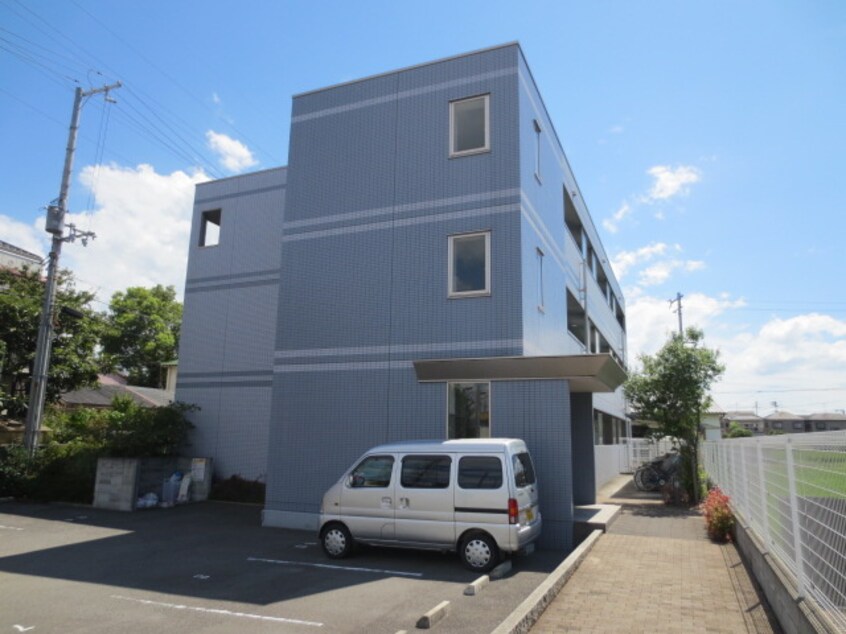 駐車場 メゾンアズ－ル