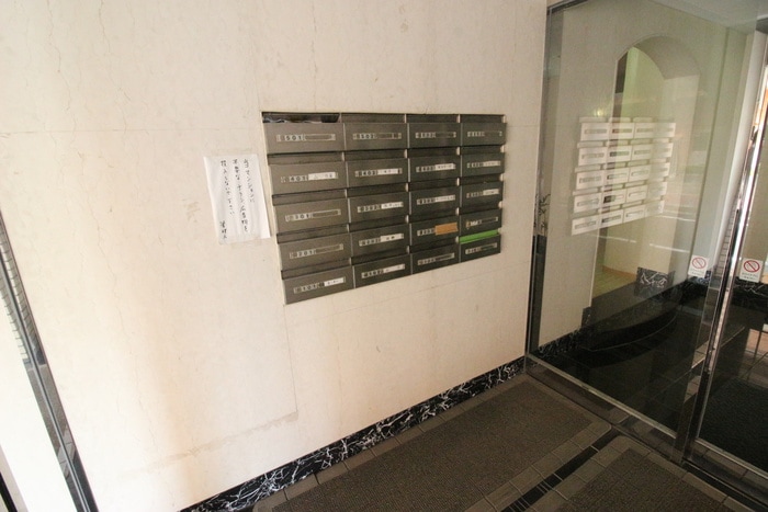 エントランス部分 メゾンベルレーヌ