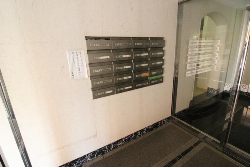 エントランス部分 メゾンベルレーヌ