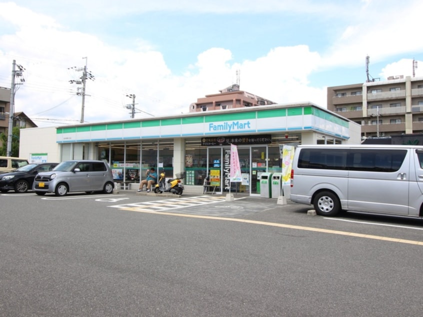 ファミリーマート(コンビニ)まで652m エフ　ヒルサイドテラス