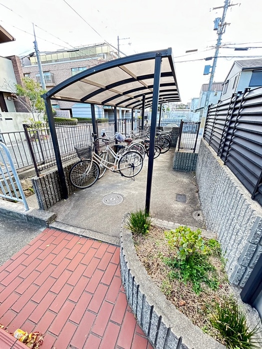 駐輪場 藝韻荘