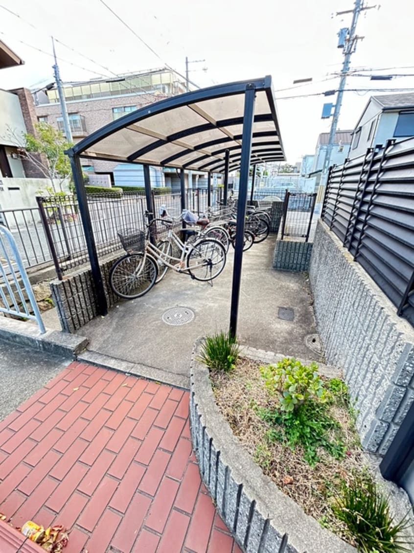 駐輪場 藝韻荘