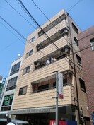 ヨシミツビルの外観