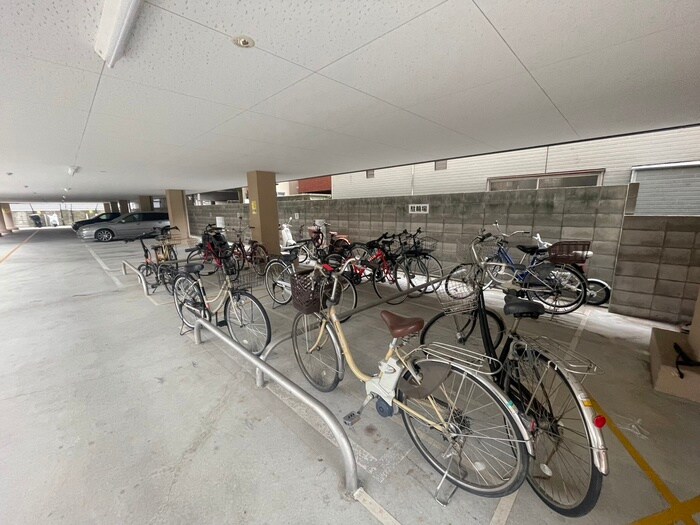 バイク置き場 クイ－ンライフ桑津