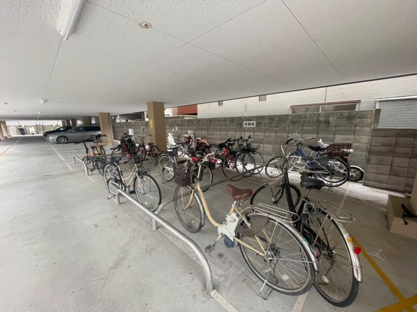 バイク置き場 クイ－ンライフ桑津