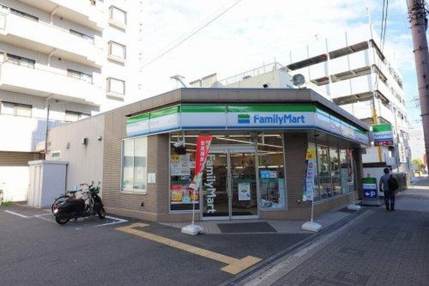 ファミリーマート鶴見横堤3丁目店(コンビニ)まで550m Casa Despacio