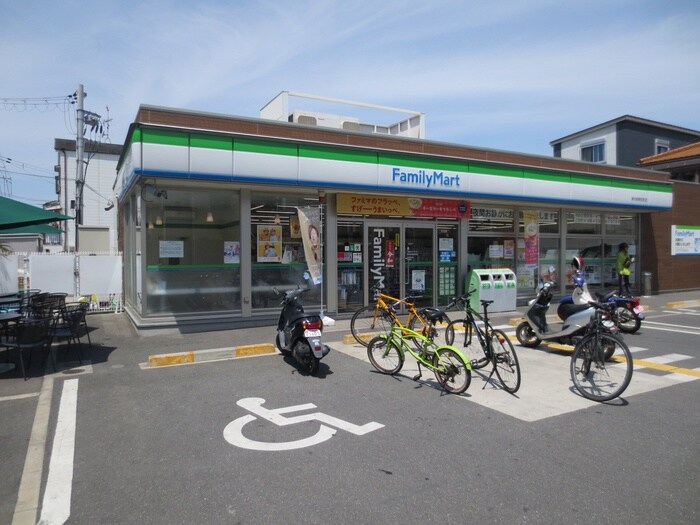 ファミリーマート東大阪南荘町店(コンビニ)まで1900m 石切グローバルハイツ