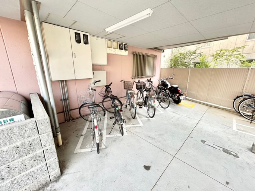 駐輪場 アルベロ石橋