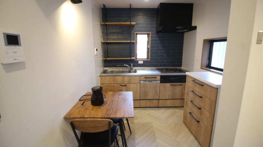 居室 芥川町2丁目貸家