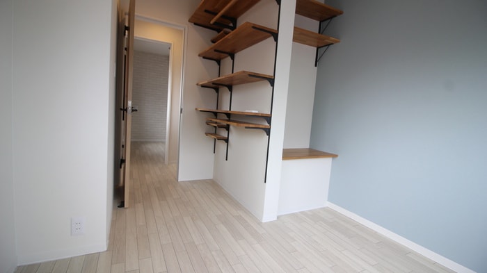 居室 芥川町2丁目貸家