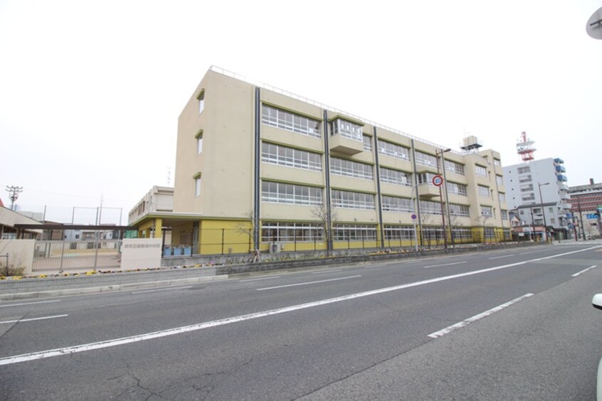 堺市立殿馬場中学校(中学校/中等教育学校)まで120m シャト－中三