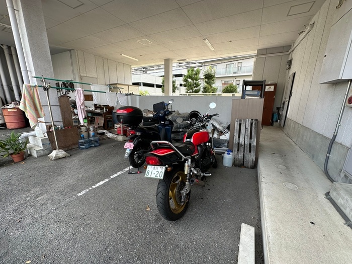バイク置き場 アネックス西村