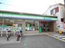 ファミリーマート 豊中城山町店(コンビニ)まで415m ハイツ中村