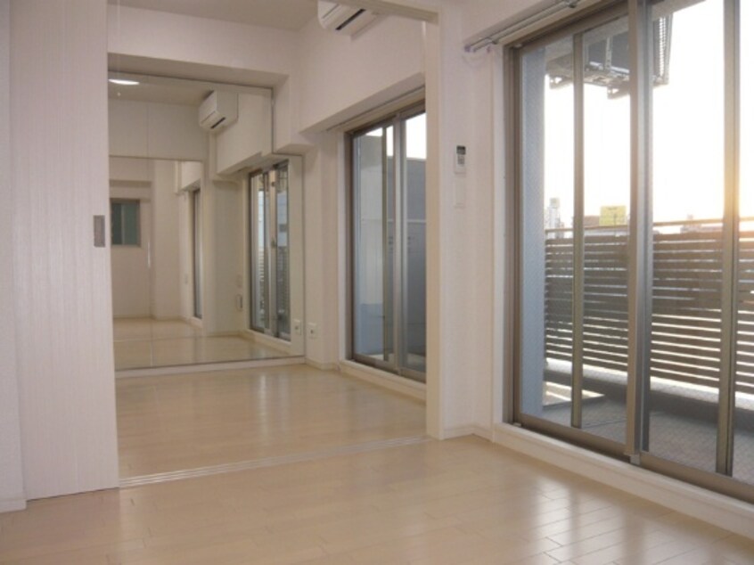 居室 ｴｽﾃﾑﾌﾟﾗｻﾞ難波WESTﾘﾊﾞ-ｸﾛｽ(615)