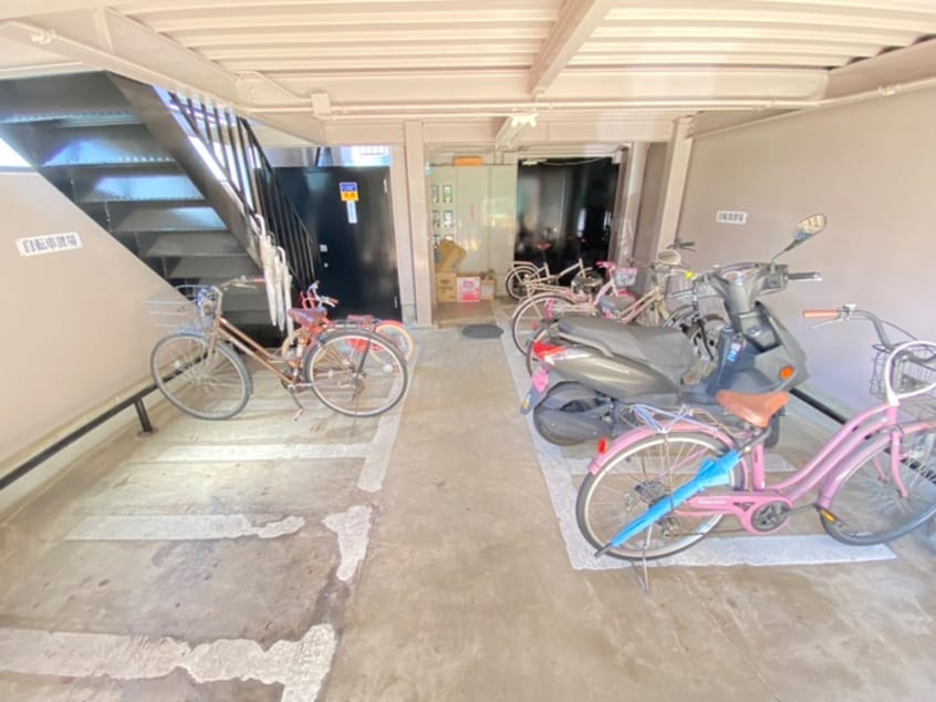 駐輪場 グランデ葛野