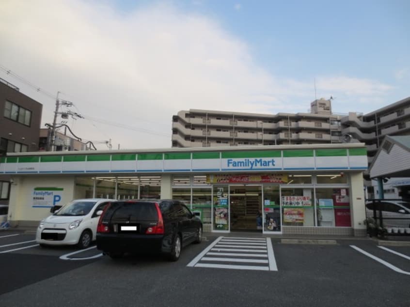 ファミリーマートトヨタくずは牧野店(コンビニ)まで200m クリエオーレ上島町