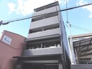 プラムズ天神の外観
