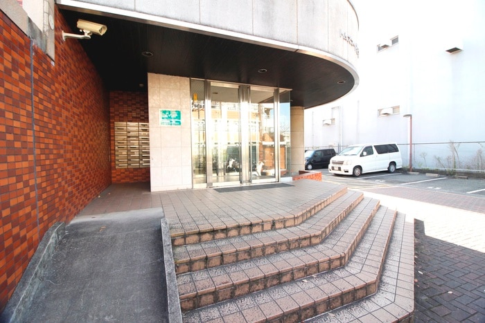 エントランス部分 トムズコート悠希