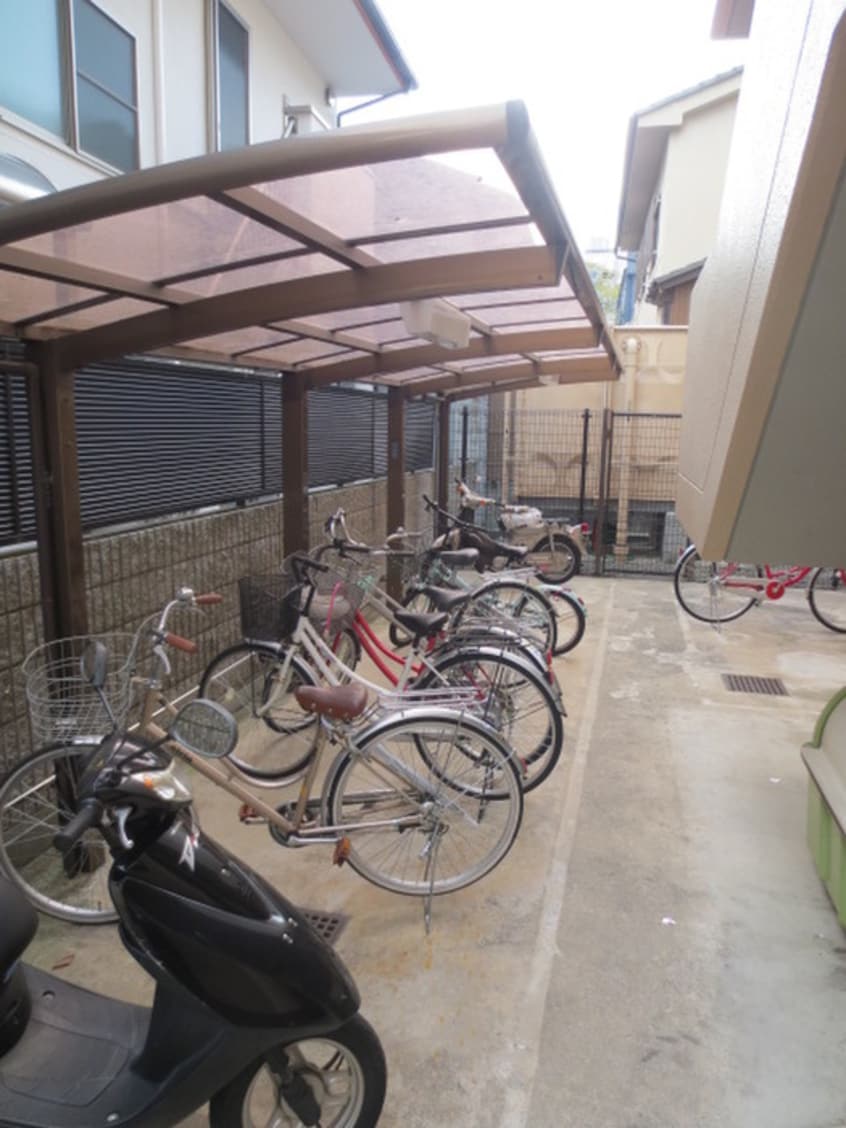 駐輪場 エガ－ルパレス