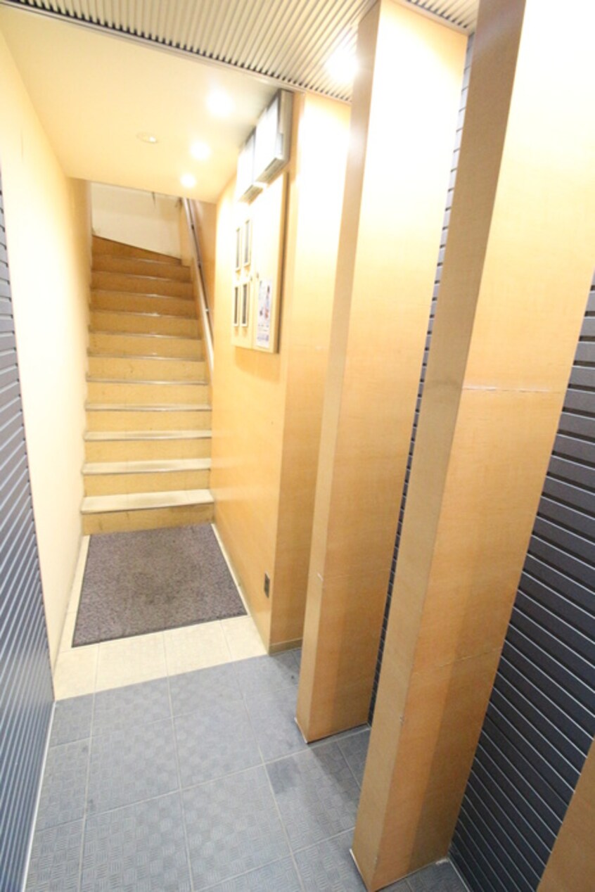 エントランス部分 EXIT13