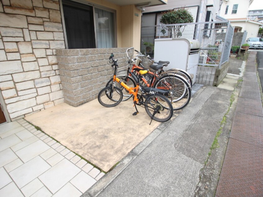 駐輪場 ONLY　ONE花屋敷