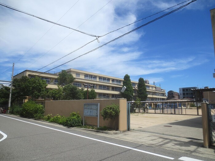 鳴尾小学校(小学校)まで240m シャトレ鳴尾