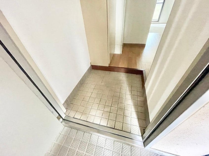 玄関 カ－ルトンハウス