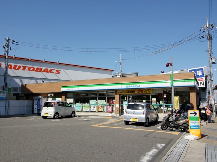 ファミリーマート箕面牧落三丁目店(コンビニ)まで524m ルネ牧落