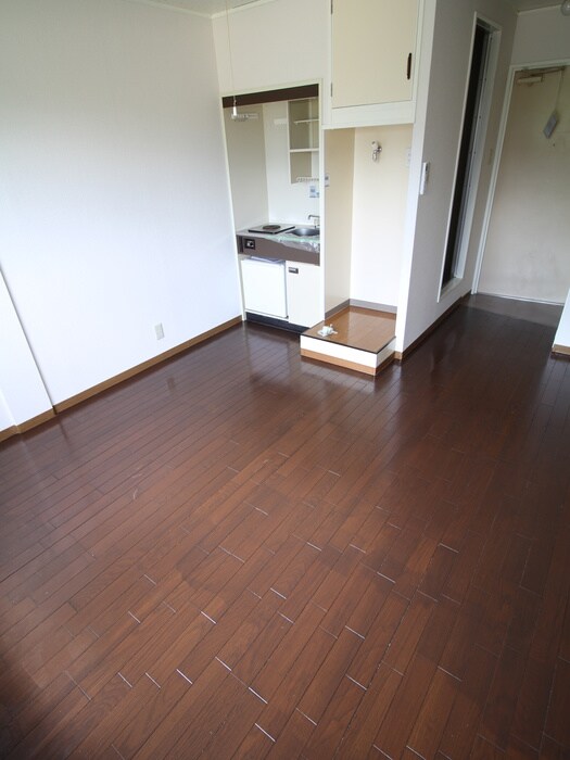 居室 ロ－ズコ－ト諏訪山