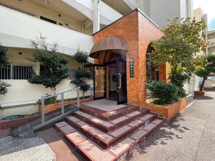 エントランス部分 勧修寺ハイツ