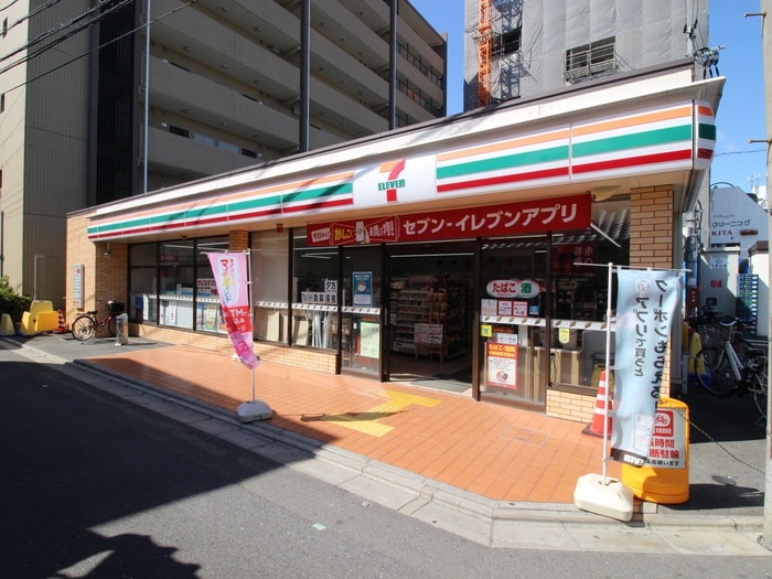 セブンイレブン(コンビニ)まで306m グランフォレスタ吹田東