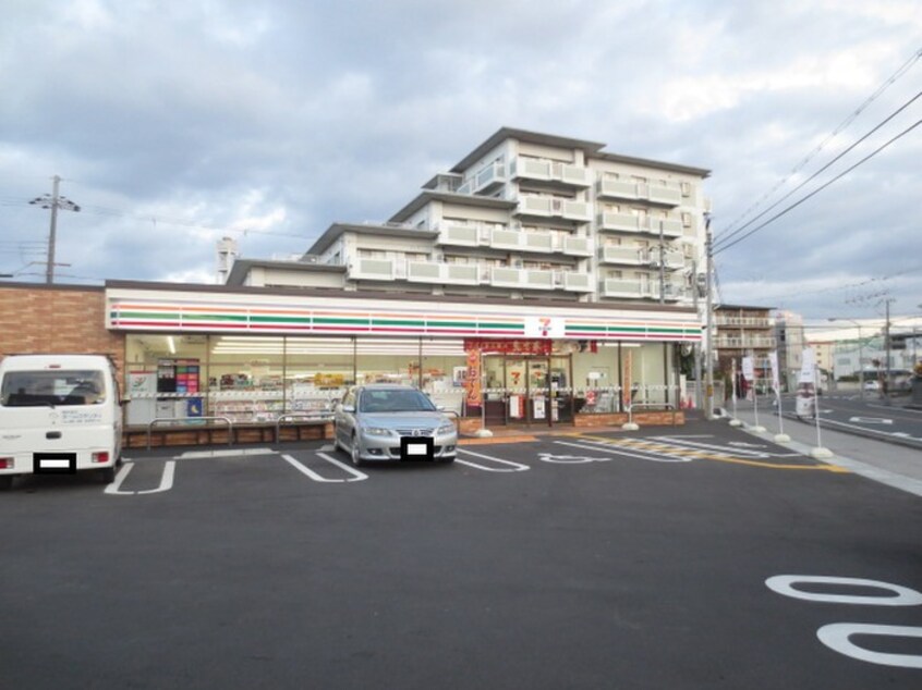 セブンイレブン八幡源氏垣外店(コンビニ)まで202m サンガーデン　結