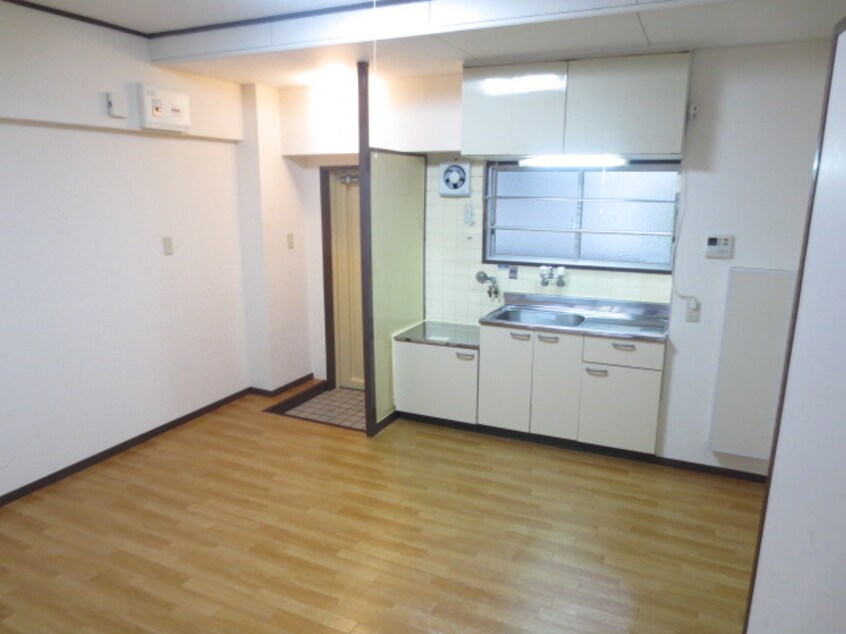 居室 共栄マンション服部