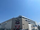 キューズモール(ショッピングセンター/アウトレットモール)まで610m アーバンハイツ白島Ａ棟