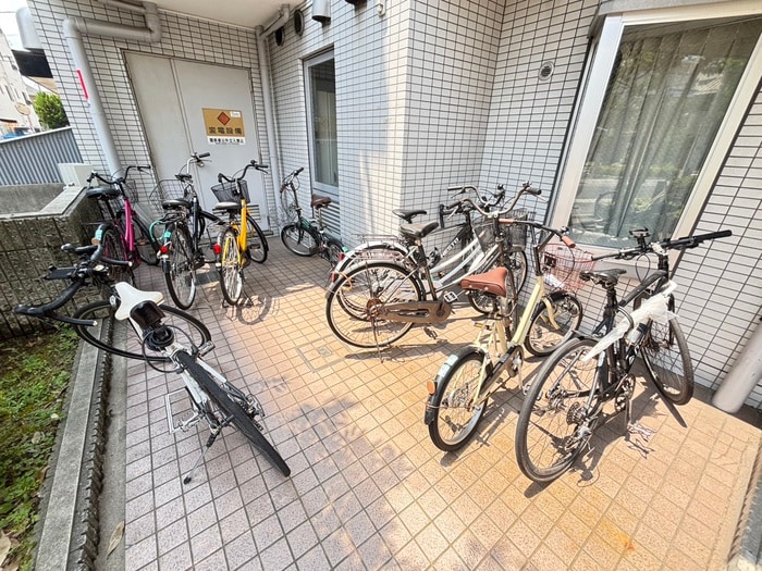 駐輪場 アコール壱番館