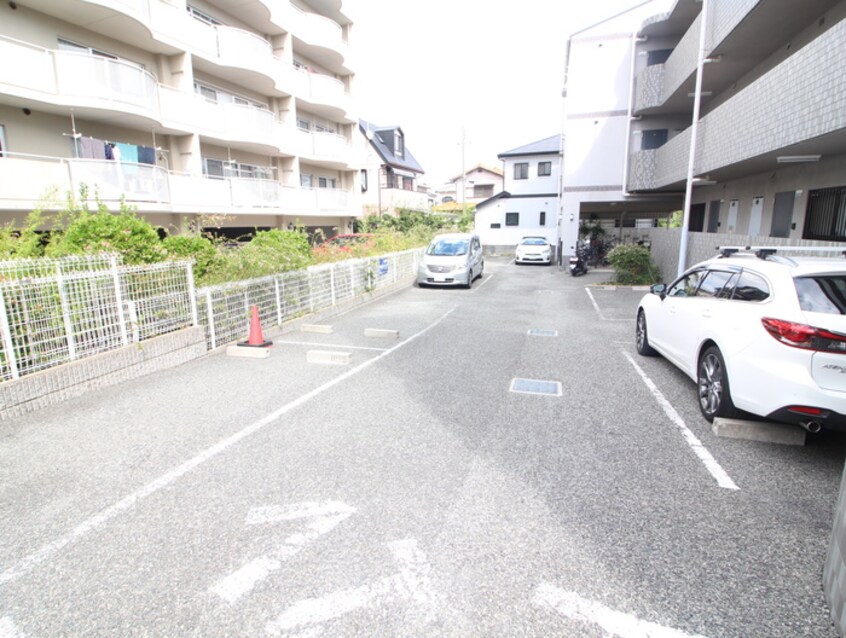 駐車場 ファミ－ル昆陽池公園