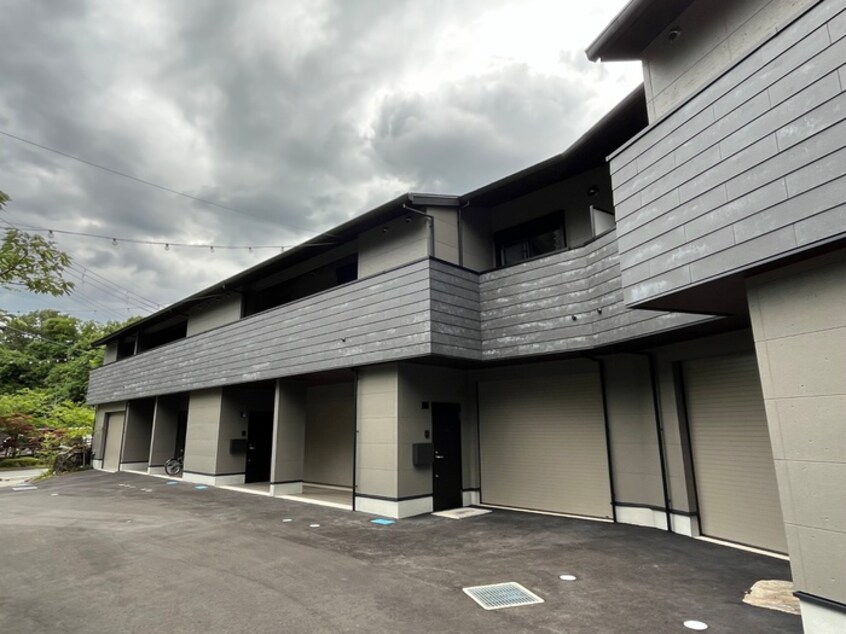 駐車場 森のgarage