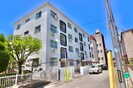 マンション以和貴の外観